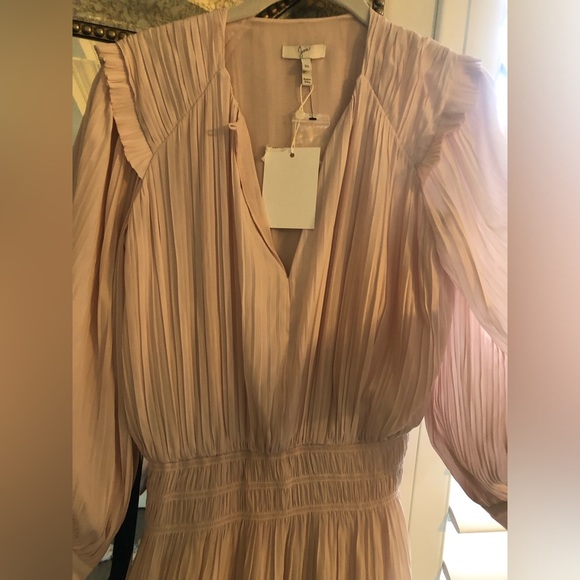 The most girly dress you’ll ever wear 💗 - Picture 8 of 9